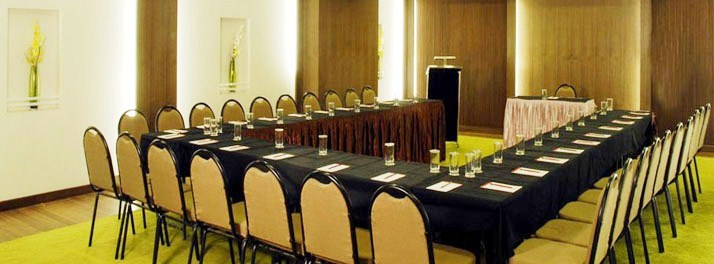 115/The Metropole Hotel - Ahmedabad 04.jpg